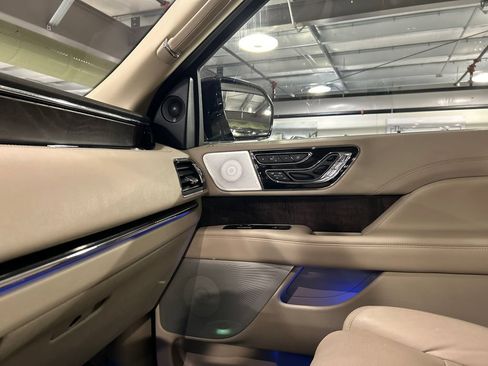 Used 2020 Lincoln Navigator L Reserve w/ Luxury Package AWD/4WD image 19