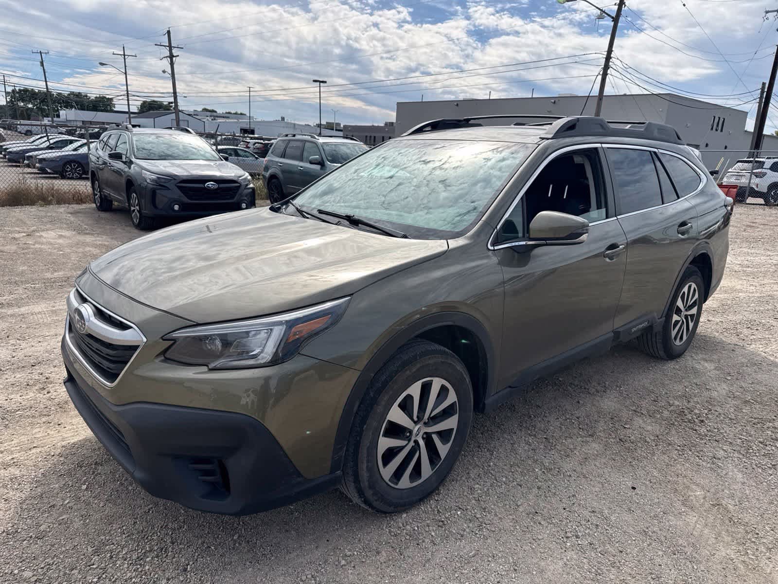 Used 2022 Subaru Outback Premium AWD/4WD image 1