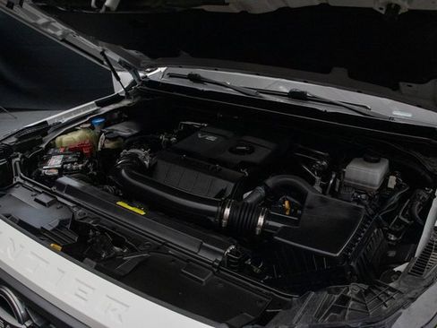 Used 2023 Nissan Frontier SV w/ SV Premium Package image 26