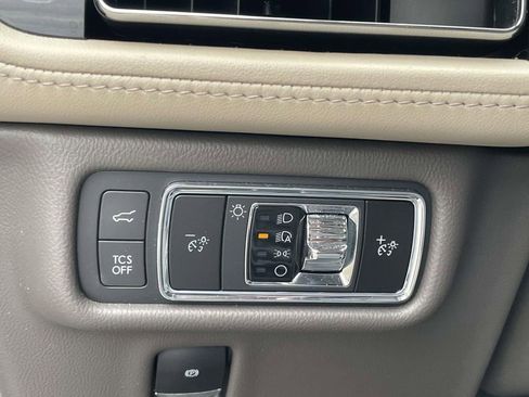 Used 2022 Lincoln Nautilus Reserve AWD/4WD image 25