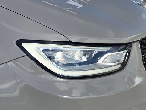 Certified 2025 Chrysler Pacifica Select AWD/4WD image 27