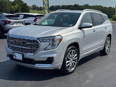 Used 2022 GMC Terrain Denali w/ Denali Premium Package AWD/4WD image 8