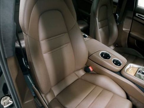 Used 2018 Porsche Panamera 4 Executive image 9