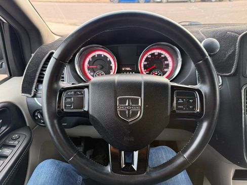 Used 2017 Dodge Grand Caravan SXT image 17