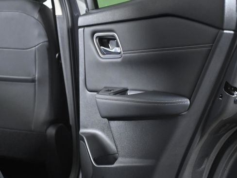 Used 2024 Nissan Rogue Platinum image 36