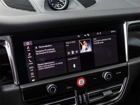 Used 2025 Porsche Macan image 22