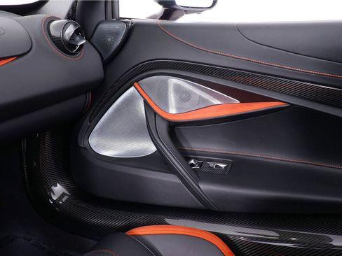 Used 2024 McLaren 750S Spider RWD image 25