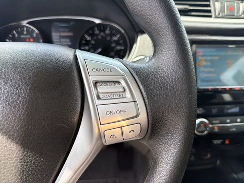 Used 2016 Nissan Rogue SV image 30