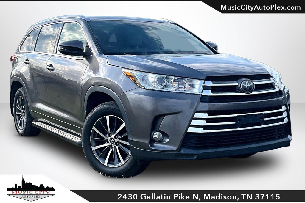 Used 2017 Toyota Highlander XLE w/ Carpet Mat Package AWD/4WD image 1