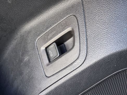 Used 2022 Volkswagen Atlas SEL R-Line image 28