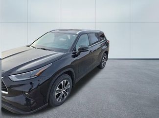 Used 2021 Toyota Highlander XLE video 2