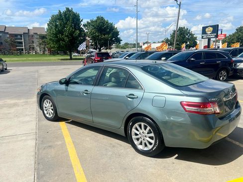 Used 2011 Toyota Camry XLE w/ XLE Extra-Value Pkg #2 FWD image 6