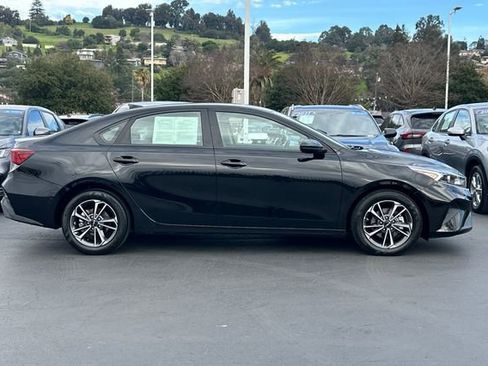 Used 2024 Kia Forte LXS image 2