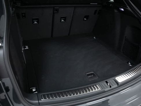 Certified 2025 Porsche Macan image 16