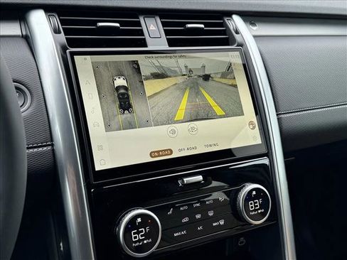 Certified 2024 Land Rover Discovery Dynamic SE image 13