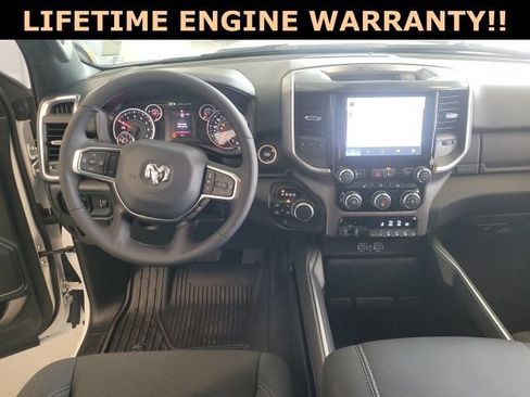 Used 2025 RAM 1500 Big Horn AWD/4WD image 3