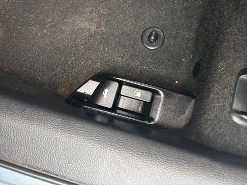 Used 2021 Toyota Corolla LE w/ Carpet Mat Package (TMS) image 40