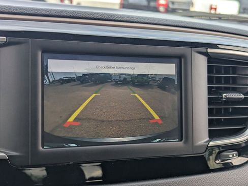 Used 2022 Chrysler Voyager LX image 20