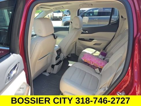 Used 2021 GMC Acadia Denali w/ Denali Technology Package FWD image 10