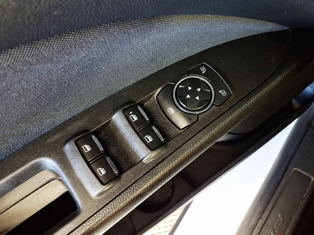 Used 2018 Ford Fusion SE FWD image 25