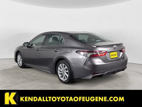 Used 2024 Toyota Camry SE FWD image 3