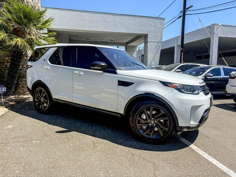 Used 2020 Land Rover Discovery HSE image 1