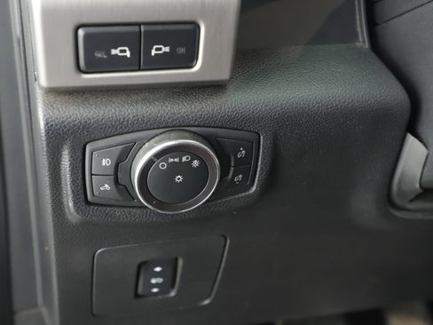 Used 2017 Ford F150 Platinum w/ Equipment Group 701A Luxury image 13