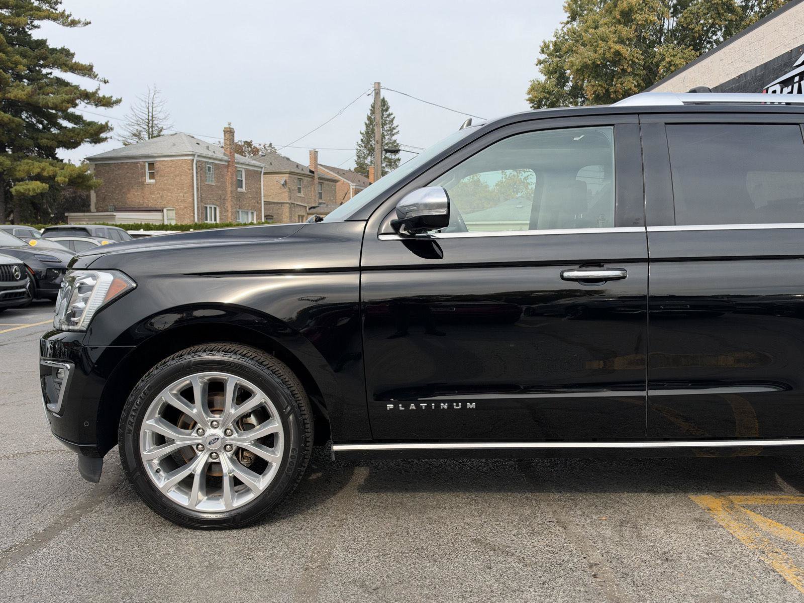 Used 2018 Ford Expedition Platinum AWD/4WD image 4