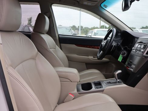Used 2011 Subaru Outback 2.5i Limited w/ PWR Moonroof Pkg AWD/4WD image 8