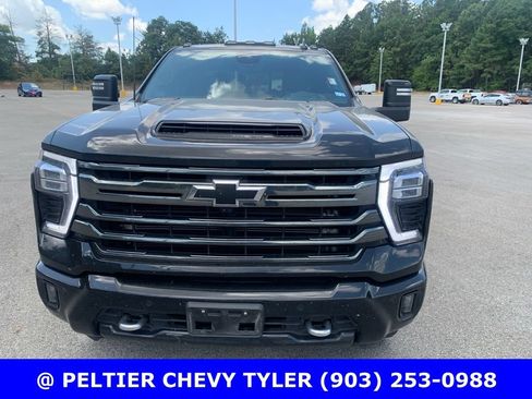 Used 2024 Chevrolet Silverado 2500 High Country w/ High Country Premium Package AWD/4WD image 2