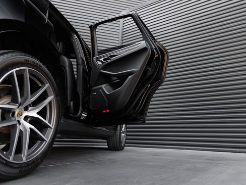 Certified 2026 Porsche Macan AWD/4WD image 33