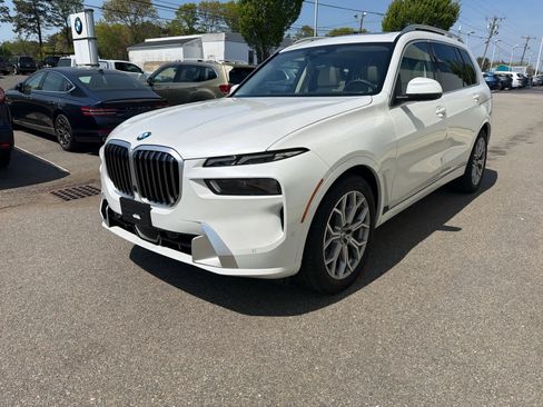 Used 2026 BMW X7 xDrive40i w/ Premium Package AWD/4WD image 3