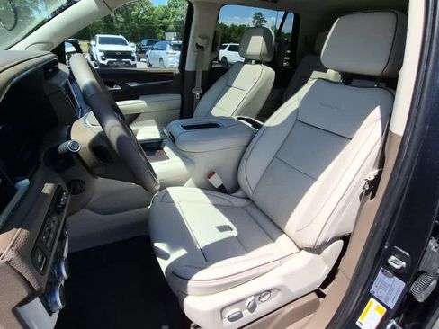 Used 2021 GMC Yukon Denali w/ Denali Premium Package AWD/4WD image 13