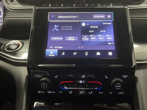 Used 2021 Jeep Grand Cherokee L Laredo w/ Luxury Tech Group I AWD/4WD image 12