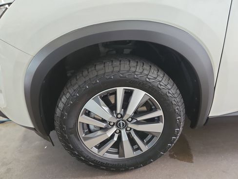Used 2023 Nissan Pathfinder SL AWD/4WD image 21