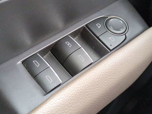 Used 2023 GMC Canyon Denali image 30