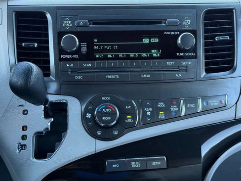 Used 2013 Toyota Sienna LE FWD image 34