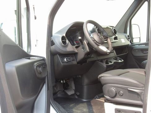 New 2025 Mercedes-Benz Sprinter 2500 image 9
