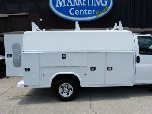 Used 2015 Chevrolet Express 3500 RWD image 24
