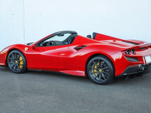 Certified 2022 Ferrari F8 Tributo RWD image 32
