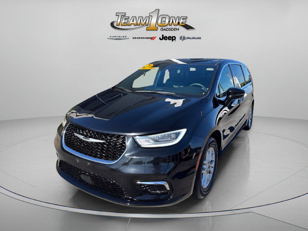 Used 2025 Chrysler Pacifica Select FWD image 4
