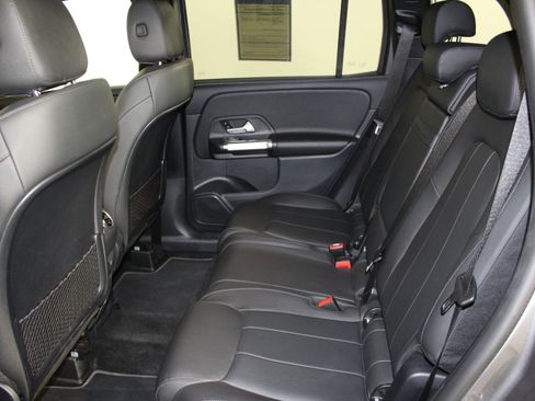 Used 2023 Mercedes-Benz GLB 250 image 21