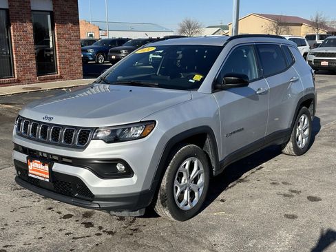 Used 2024 Jeep Compass Latitude image 10