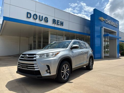 Used 2019 Toyota Highlander XLE image 1