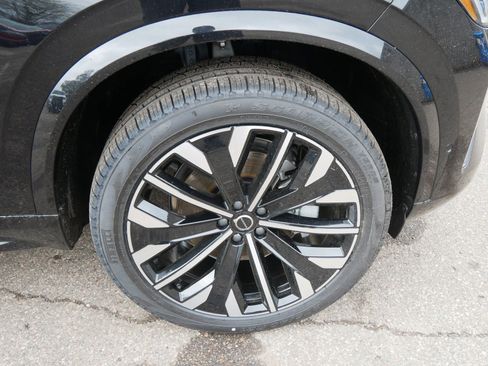 New 2026 Volvo XC90 B6 Plus w/ Protection Package Premier AWD/4WD image 4