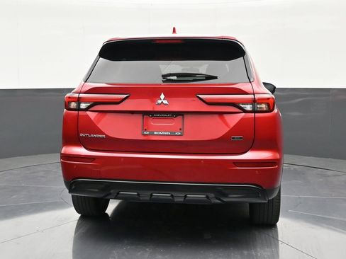 Used 2023 Mitsubishi Outlander SE image 4