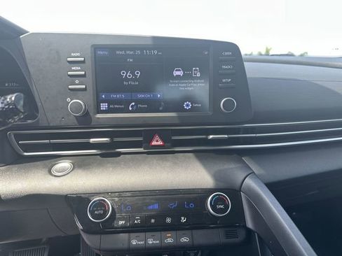 Used 2023 Hyundai Elantra SEL image 25