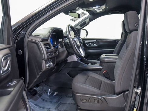 Used 2024 GMC Yukon SLE AWD/4WD image 2