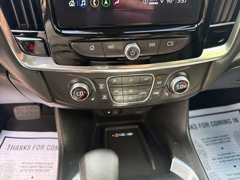 Used 2023 Chevrolet Traverse RS AWD/4WD image 19
