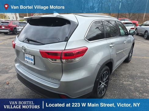 Used 2018 Toyota Highlander SE image 5